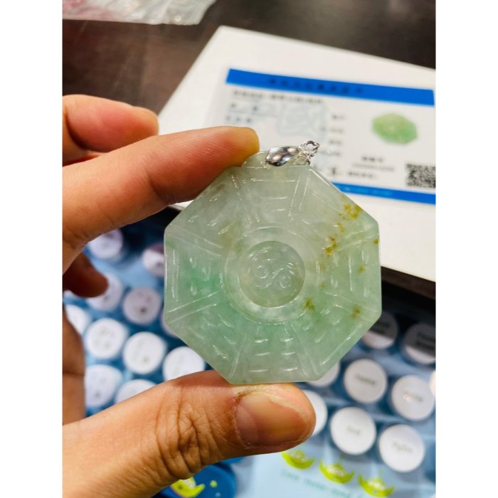天然A貨緬甸玉 冰飄花藏金太極八卦翡翠玉墜 起冰透手 辣色陽綠絲 綠花 灑金 上身妥妥亮眼綠-細節圖10