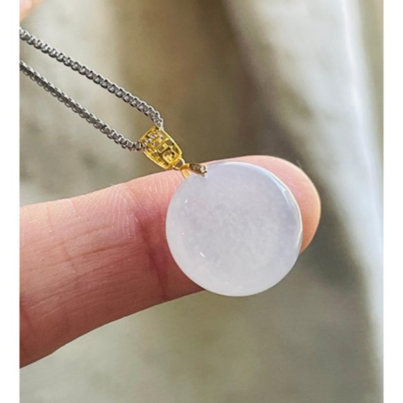天然A貨緬甸玉 木拿冰種純色圓形無事牌翡翠18K金玉墜 木那白冰 滿滿雪霧意境雪花-細節圖2