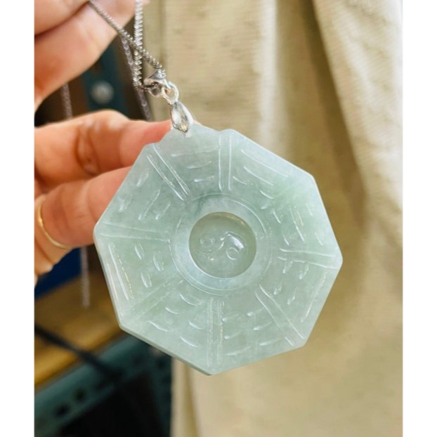 天然A貨緬甸玉 冰青綠太極八卦翡翠玉墜 起冰滿綠底色 幾抹藍絲點綴其中 晶透帶色好水頭冰八卦-細節圖2