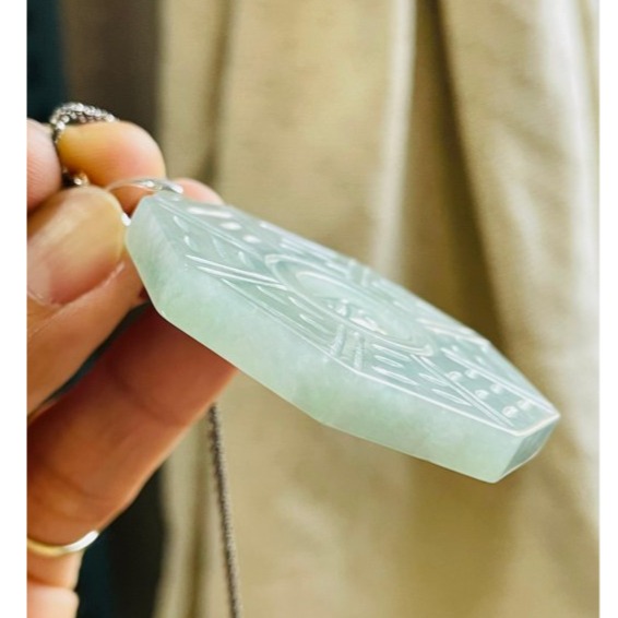 天然A貨緬甸玉 冰青綠太極八卦翡翠玉墜 起冰滿綠底色 幾抹藍絲點綴其中 晶透帶色好水頭冰八卦-細節圖4
