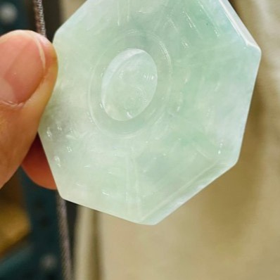 天然A貨緬甸玉 冰青綠太極八卦翡翠玉墜 起冰滿綠底色 幾抹藍絲點綴其中 晶透帶色好水頭冰八卦-細節圖5