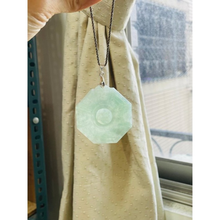 天然A貨緬甸玉 冰青綠太極八卦翡翠玉墜 起冰滿綠底色 幾抹藍絲點綴其中 晶透帶色好水頭冰八卦-細節圖8