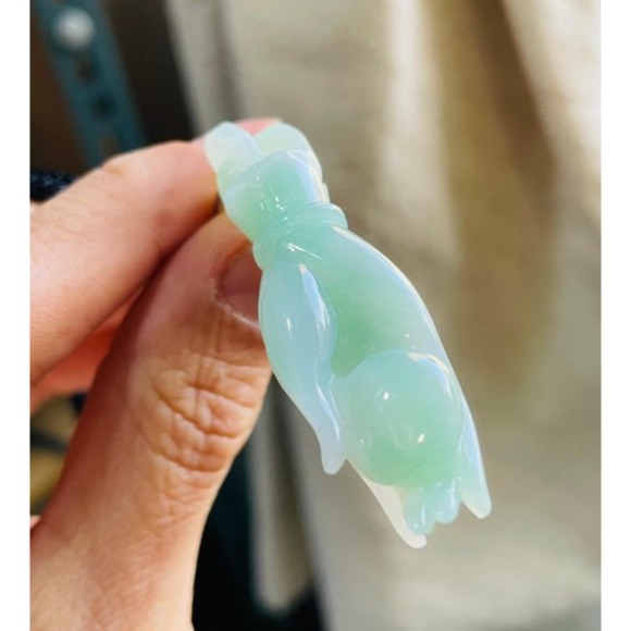 天然A貨緬甸玉 老坑冰膠果綠手工雕掌上明珠翡翠玉墜 起光感膠潤底妝 飽滿掌心優美佛手-細節圖2