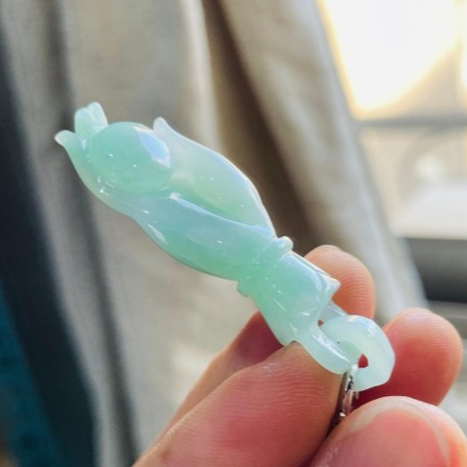 天然A貨緬甸玉 老坑冰膠果綠手工雕掌上明珠翡翠玉墜 起光感膠潤底妝 飽滿掌心優美佛手-細節圖3