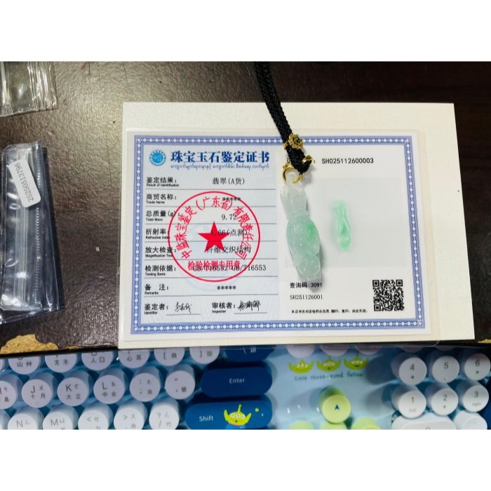 天然A貨緬甸玉 冰飄綠花手工雕掌上明珠翡翠玉墜 起光感膠潤底妝 陽綠花點綴 飽滿掌心優美佛手-細節圖11