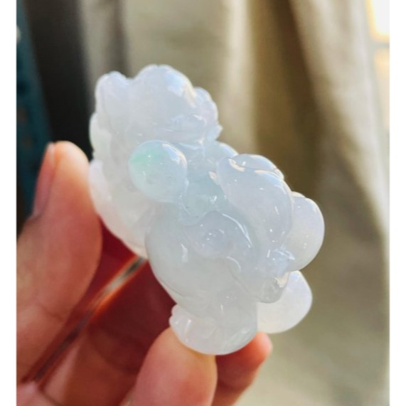 天然A貨緬甸玉 老坑白冰俏綠全立體精工雕有求必應貔貅翡翠擺件 乾淨通透白冰 幾抹青綠點翠 杏眼闊嘴大尖牙-細節圖6