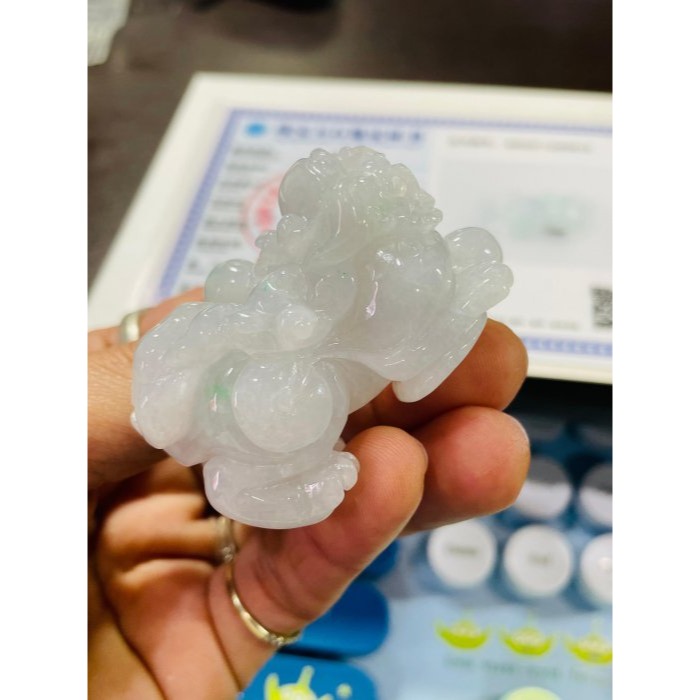 天然A貨緬甸玉 老坑白冰俏綠全立體精工雕有求必應貔貅翡翠擺件 乾淨通透白冰 幾抹青綠點翠 杏眼闊嘴大尖牙-細節圖10