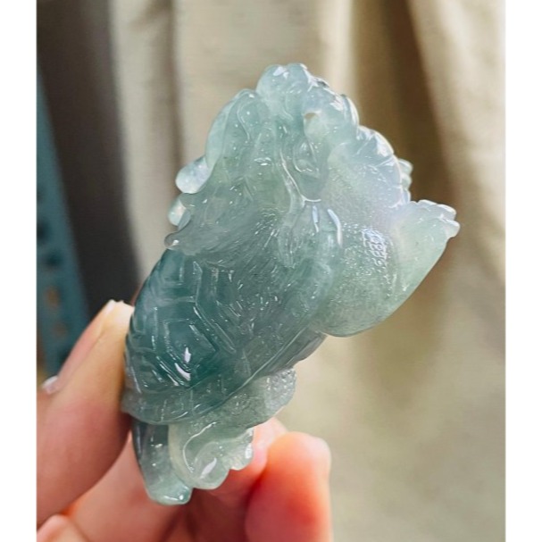 天然A貨緬甸玉 冰種湖綠手雕精工滿載而歸龍龜翡翠玉墜/擺件 冰透光感QQ果凍膠底 老坑帶綠冰料-細節圖5