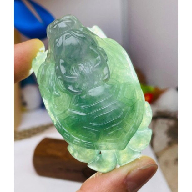 天然A貨緬甸玉 冰種湖綠手雕精工滿載而歸龍龜翡翠玉墜/擺件 冰透光感QQ果凍膠底 老坑帶綠冰料-細節圖9