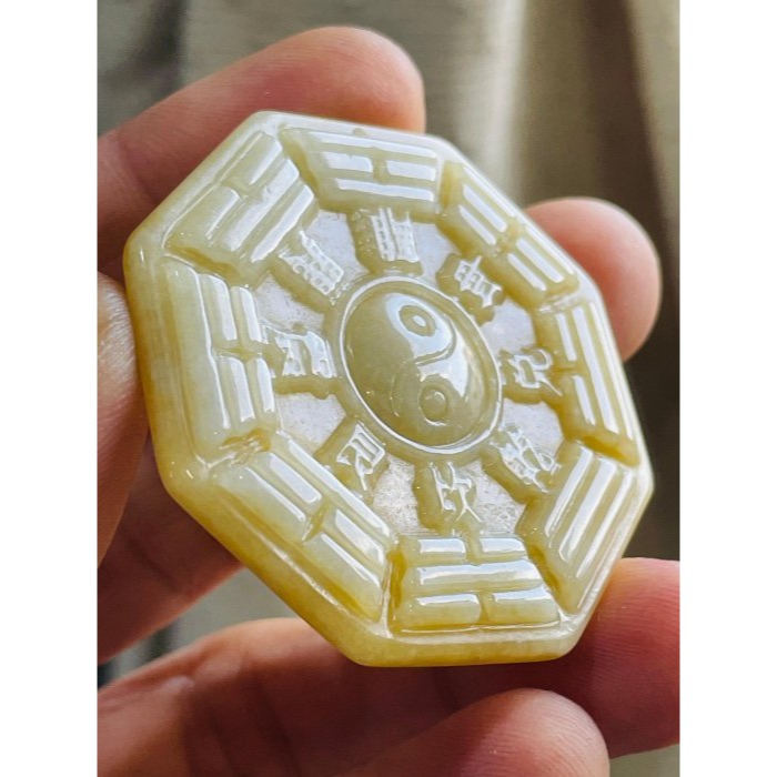 天然A貨緬甸玉 細潤金黃後天八卦翡翠玉墜 油潤金黃漸變 霧層皮色鮮亮色滿 一刀切透手影 太極固定-細節圖2