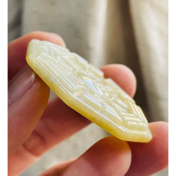 天然A貨緬甸玉 細潤金黃後天八卦翡翠玉墜 油潤金黃漸變 霧層皮色鮮亮色滿 一刀切透手影 太極固定-細節圖4