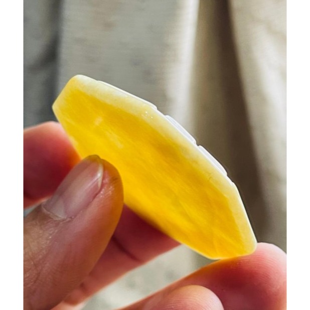 天然A貨緬甸玉 細潤金黃後天八卦翡翠玉墜 油潤金黃漸變 霧層皮色鮮亮色滿 一刀切透手影 太極固定-細節圖5