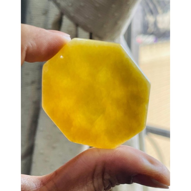 天然A貨緬甸玉 細潤金黃後天八卦翡翠玉墜 油潤金黃漸變 霧層皮色鮮亮色滿 一刀切透手影 太極固定-細節圖7