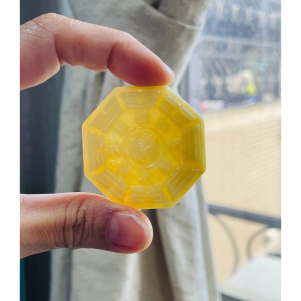 天然A貨緬甸玉 細潤金黃後天八卦翡翠玉墜 油潤金黃漸變 霧層皮色鮮亮色滿 一刀切透手影 太極固定-細節圖8