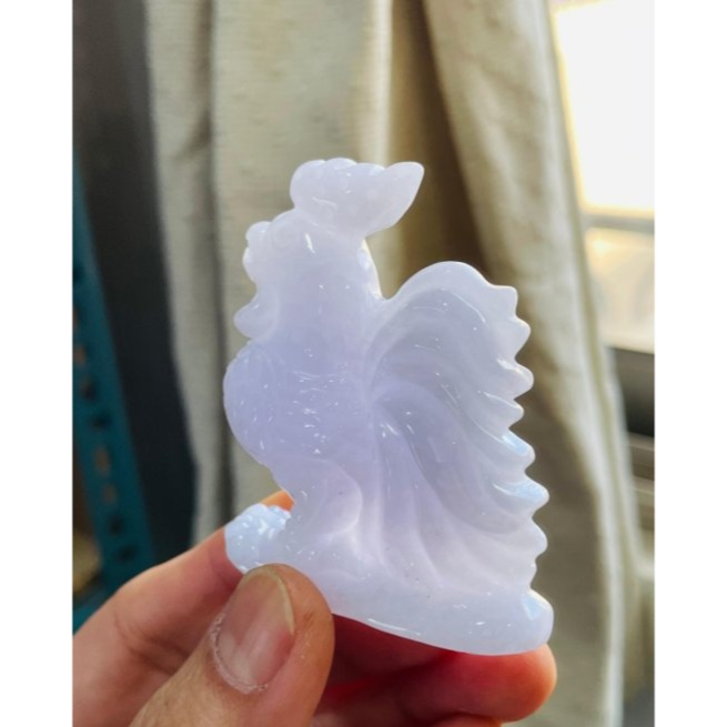 天然A貨緬甸玉 水潤櫻花紫全立體雕雄雞昂首/大吉大利翡翠擺件 過底滿色粉紫 細肉色滿 能見色-細節圖3