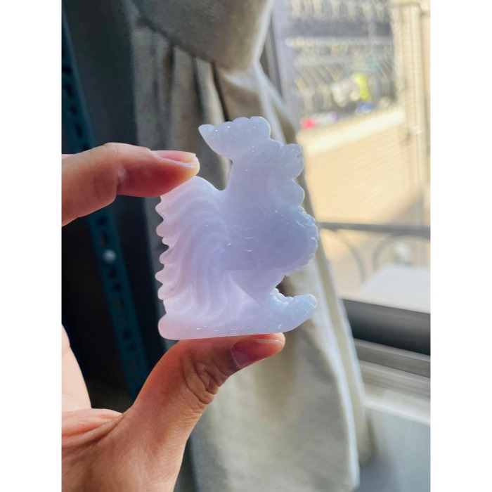 天然A貨緬甸玉 水潤櫻花紫全立體雕雄雞昂首/大吉大利翡翠擺件 過底滿色粉紫 細肉色滿 能見色-細節圖8