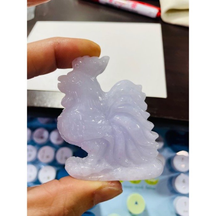 天然A貨緬甸玉 水潤櫻花紫全立體雕雄雞昂首/大吉大利翡翠擺件 過底滿色粉紫 細肉色滿 能見色-細節圖9