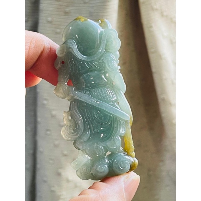 天然A貨緬甸玉 冰潤晴藍俏金鏤空雕雙刀關公翡翠玉墜 膠潤色滿 俏色精細透雕工藝 雙刀斬煞除障礙-細節圖6