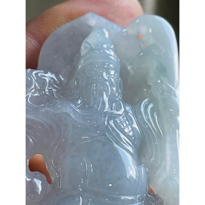 天然A貨緬甸玉 冰飄藍花鏤空透雕雙刀關公翡翠玉墜 冰清膠潤底妝 幾抹藍花添彩 雙刀定氣場化是非-細節圖3
