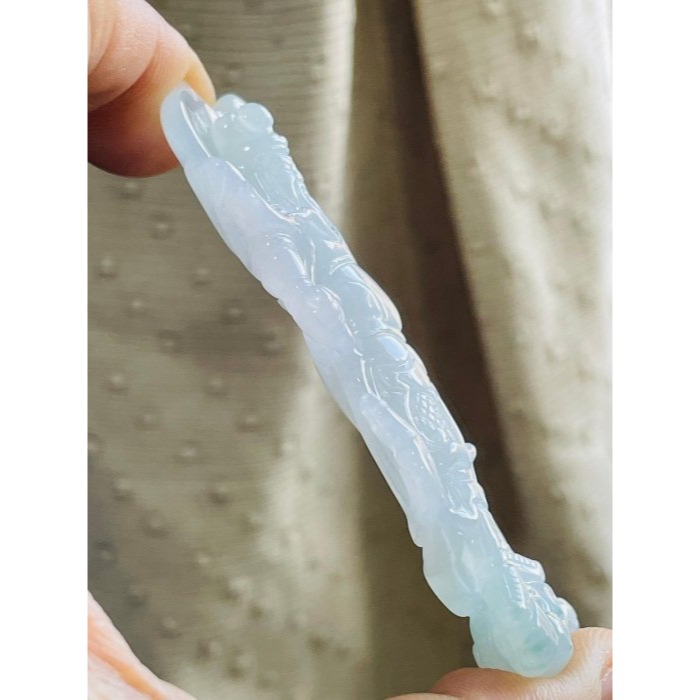 天然A貨緬甸玉 冰飄藍花鏤空透雕雙刀關公翡翠玉墜 冰清膠潤底妝 幾抹藍花添彩 雙刀定氣場化是非-細節圖4