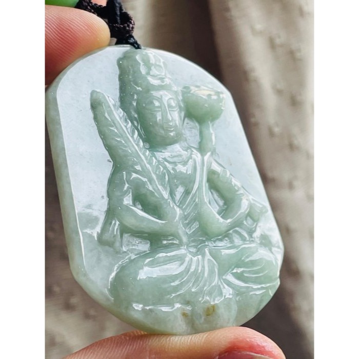 福德結緣~天然A貨緬甸玉 果綠滿色虛空藏菩薩翡翠佛牌 純色果綠色滿勻稱 微帶灑金 一刀切方正牌型-細節圖3