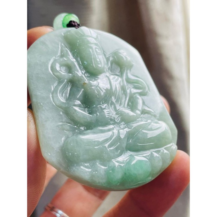 結緣價~天然A貨緬甸玉 果綠滿色大勢至菩薩翡翠佛牌 純色果綠色滿勻稱 俏一抹青綠 一刀切方正牌型-細節圖3