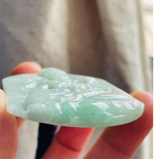 結緣價~天然A貨緬甸玉 果綠滿色大勢至菩薩翡翠佛牌 純色果綠色滿勻稱 俏一抹青綠 一刀切方正牌型-細節圖5