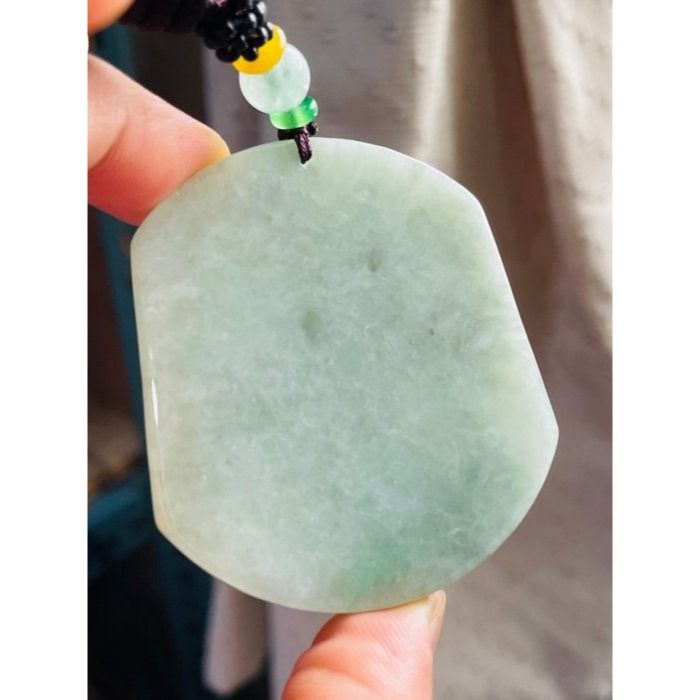 結緣價~天然A貨緬甸玉 果綠滿色大勢至菩薩翡翠佛牌 純色果綠色滿勻稱 俏一抹青綠 一刀切方正牌型-細節圖6