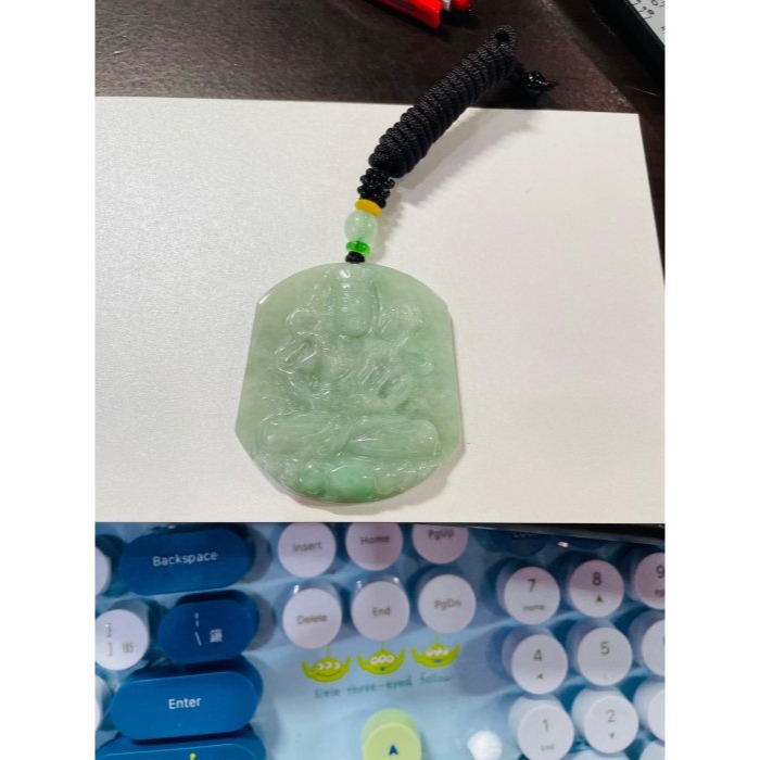 結緣價~天然A貨緬甸玉 果綠滿色大勢至菩薩翡翠佛牌 純色果綠色滿勻稱 俏一抹青綠 一刀切方正牌型-細節圖10