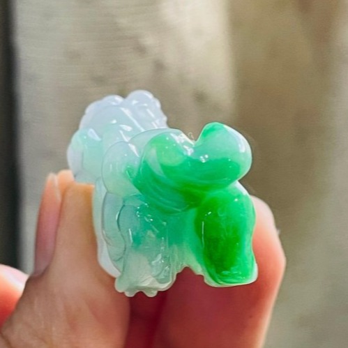天然A貨緬甸玉 辣白底青手工精雕財路雙開有求必應貔貅翡翠擺件(一對)  冰潤白綠交融 色辣工精 一柔一陽左招財右守宅-細節圖5