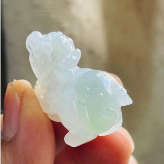 天然A貨緬甸玉 辣白底青手工精雕財路雙開有求必應貔貅翡翠擺件(一對)  冰潤白綠交融 色辣工精 一柔一陽左招財右守宅-細節圖8