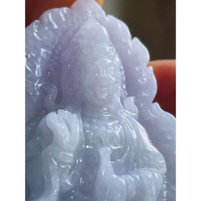 天然A貨緬甸玉 細潤粉紫火焰雕工淨瓶觀音翡翠佛牌 細肉滿色淡紫底色 紫中透淡綠 雕工立體完美一刀切牌形-細節圖2