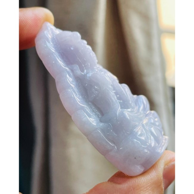 天然A貨緬甸玉 細潤粉紫火焰雕工淨瓶觀音翡翠佛牌 細肉滿色淡紫底色 紫中透淡綠 雕工立體完美一刀切牌形-細節圖3