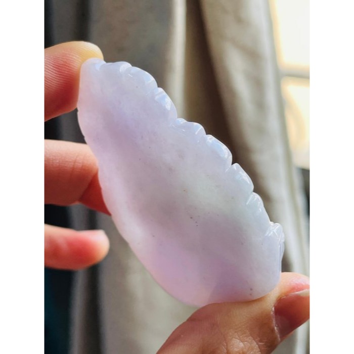 天然A貨緬甸玉 細潤粉紫火焰雕工淨瓶觀音翡翠佛牌 細肉滿色淡紫底色 紫中透淡綠 雕工立體完美一刀切牌形-細節圖5