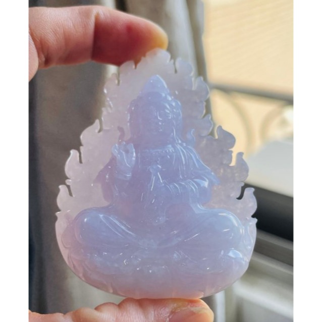 天然A貨緬甸玉 冰潤櫻花紫火焰款雕工坐蓮淨瓶觀音翡翠佛牌 厚實過底滿色粉嫩紫 雕工立體法像清晰 一刀切厚庄牌形-細節圖2
