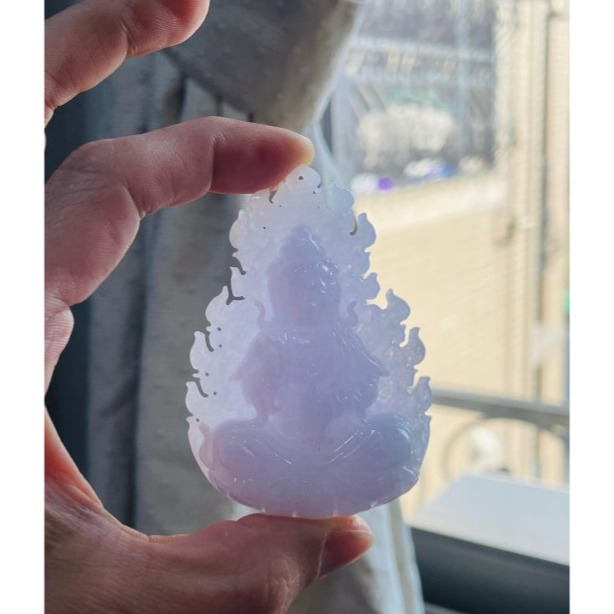 天然A貨緬甸玉 冰潤櫻花紫火焰款雕工坐蓮淨瓶觀音翡翠佛牌 厚實過底滿色粉嫩紫 雕工立體法像清晰 一刀切厚庄牌形-細節圖8