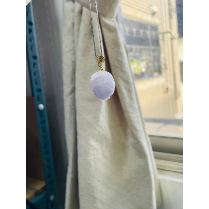 天然A貨緬甸玉 冰潤櫻花紫三腳金蟾翡翠玉墜 冰細肉滿色粉嫩紫 手捧元寶嘴銜錢多多數不完-細節圖8