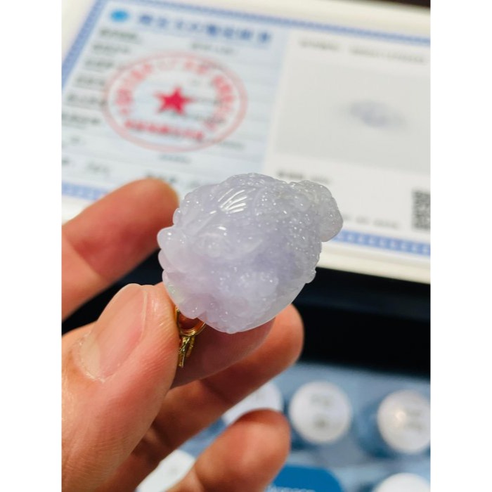 天然A貨緬甸玉 冰潤櫻花紫三腳金蟾翡翠玉墜 冰細肉滿色粉嫩紫 手捧元寶嘴銜錢多多數不完-細節圖9