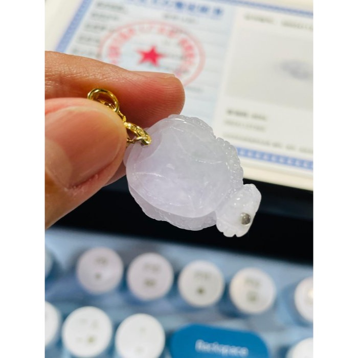 天然A貨緬甸玉 冰潤櫻花紫三腳金蟾翡翠玉墜 冰細肉滿色粉嫩紫 手捧元寶嘴銜錢多多數不完-細節圖10