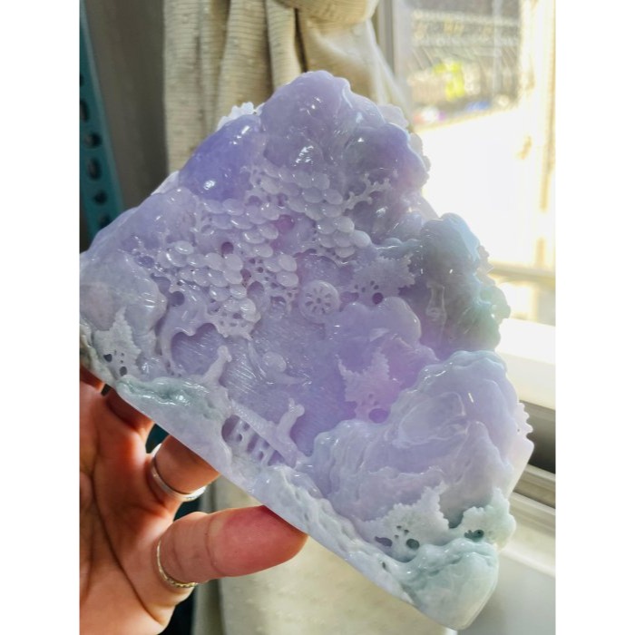 天然A貨緬甸玉 冰潤亮紫俏綠手工雙面精雕奼紫嫣紅翡翠山水擺件 過底粉紫青山綠水點綴 色濃聚色不失色 厚庄內外景交錯層次分-細節圖2