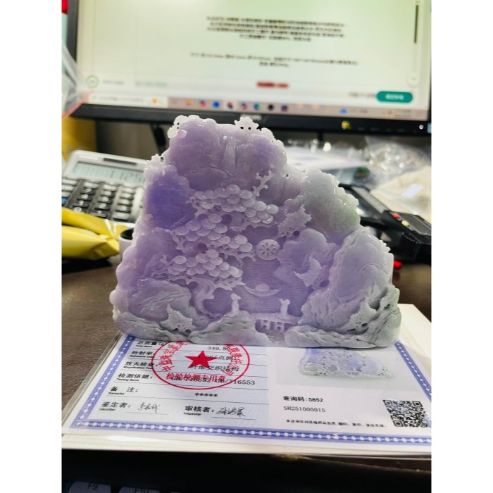 天然A貨緬甸玉 冰潤亮紫俏綠手工雙面精雕奼紫嫣紅翡翠山水擺件 過底粉紫青山綠水點綴 色濃聚色不失色 厚庄內外景交錯層次分-細節圖9
