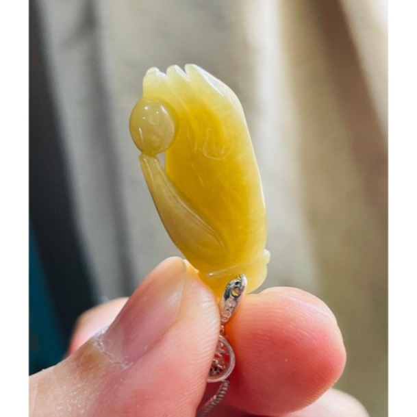 天然A貨緬甸玉 冰潤梨黃手工雕佛手/掌上明珠翡翠玉墜 起冰溫潤光滑 色滿勻稱-細節圖7
