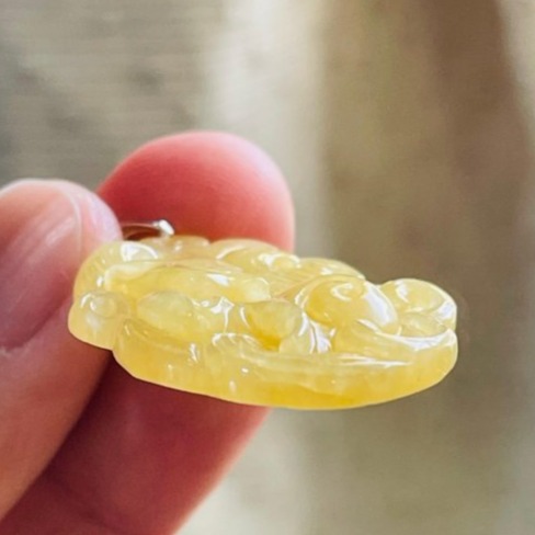 天然A貨緬甸玉 溫潤橙黃滿色黃金九尾狐狸翡翠玉墜 色滿勻稱 油亮成色飽和 不大配帶無壓力-細節圖5