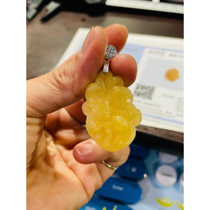 天然A貨緬甸玉 溫潤橙黃滿色黃金九尾狐狸翡翠玉墜 色滿勻稱 油亮成色飽和 不大配帶無壓力-細節圖9