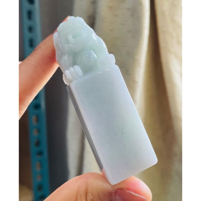 天然A貨緬甸玉 細潤淡綠手工雕招財貔貅翡翠印章/正方印/私章 細肉無晶體 帶色色滿勻稱 2.1公分大印體-細節圖2