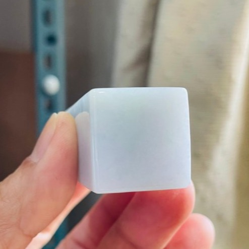 天然A貨緬甸玉 細潤淡綠手工雕招財貔貅翡翠印章/正方印/私章 細肉無晶體 帶色色滿勻稱 2.1公分大印體-細節圖8