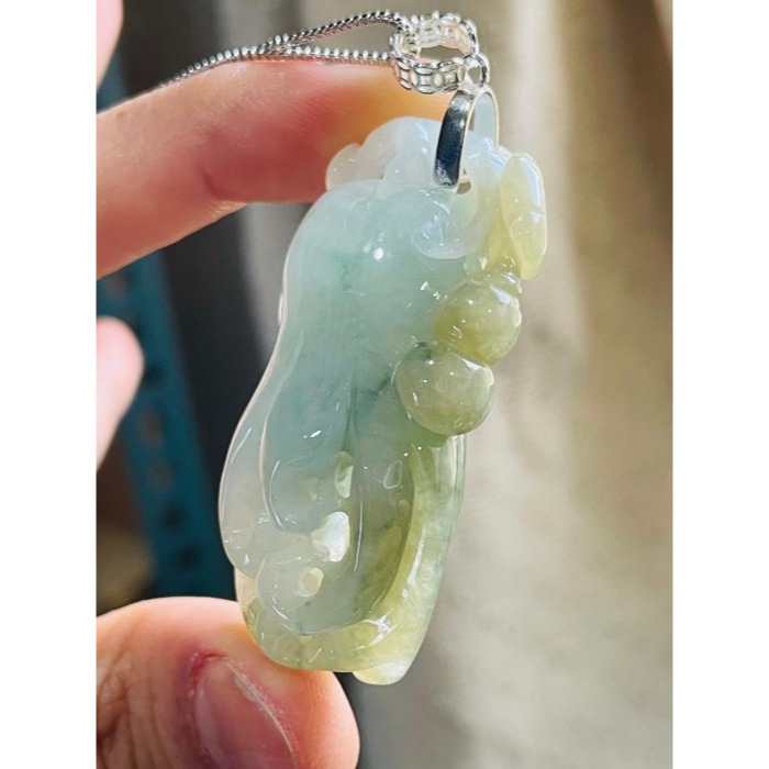 天然A貨緬甸玉 老坑藍綠俏梨黃雙彩手工透雕福祿瓜翡翠玉墜 冰帶膠感底妝 色滿不露白 鏤空立體飽滿佛手瓜-細節圖4