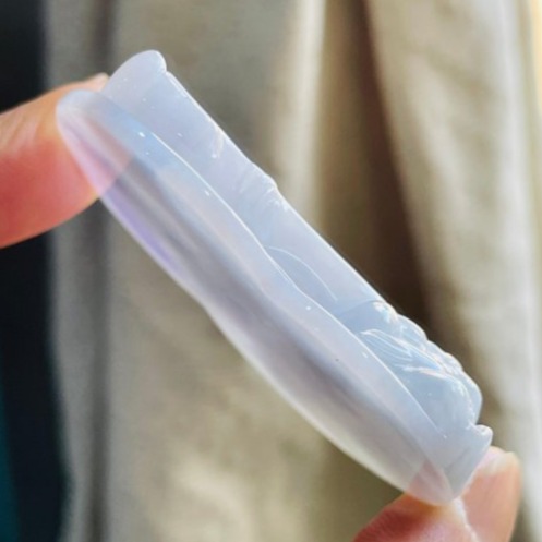 天然A貨緬甸玉 冰潤亮春彩帶飄花地藏王菩薩翡翠佛牌 粉嫩紫綠滿底色 滿滿紫飄花添彩 完美一刀切透手影-細節圖5