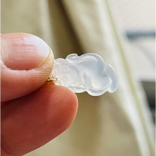 天然A貨緬甸玉 放光 冰玻種白月光手工巧雕猴采頭翡翠隨意扣小玉墜 泛光晶透全透字-細節圖7