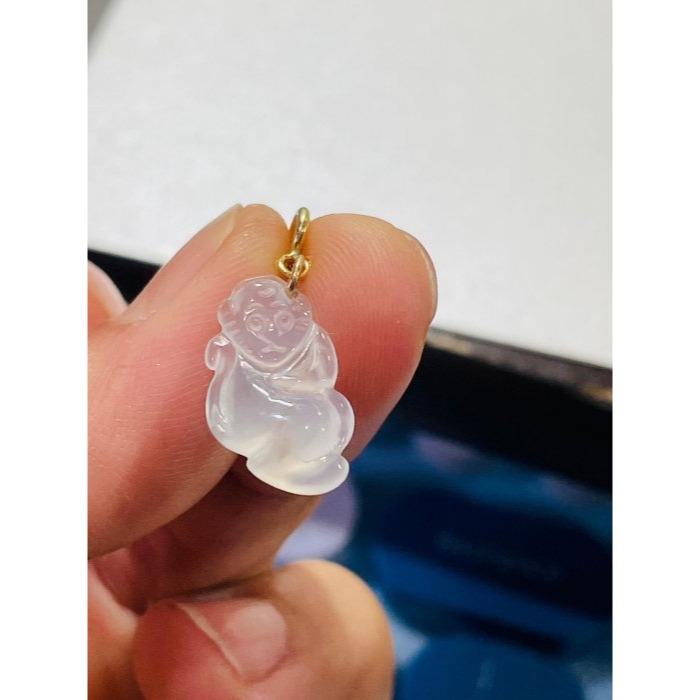 天然A貨緬甸玉 放光 冰玻種白月光手工巧雕猴采頭翡翠隨意扣小玉墜 泛光晶透全透字-細節圖9